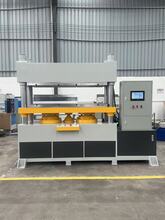 Powder compacting hydraulic press
